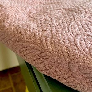 Twin bedspread/pillow sham